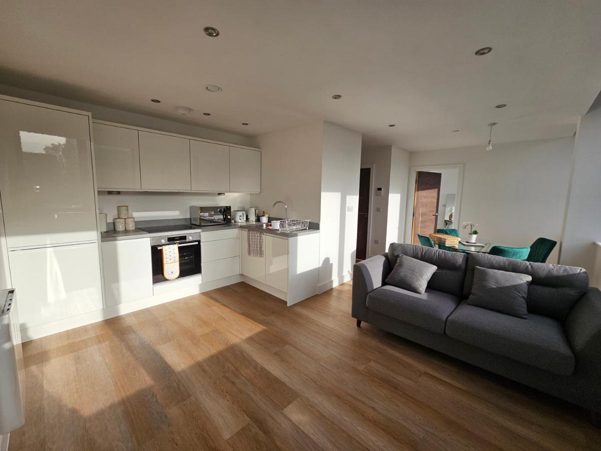 Brand New Trafford Apartment مانشستر المظهر الخارجي الصورة